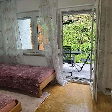 Ruhige Ferienwohnung Mit Schoener Terrasse Apartament Tybinga