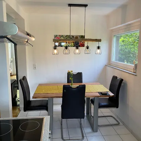 Ruhige Ferienwohnung Mit Schoener Terrasse Tybinga