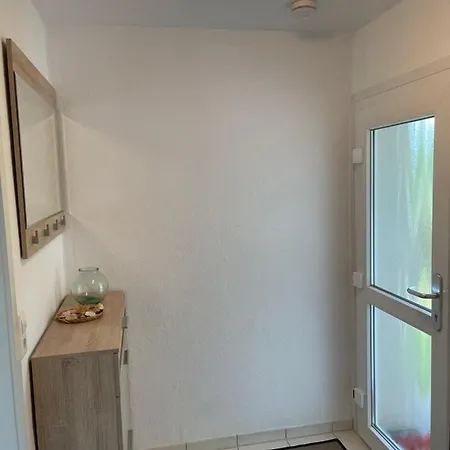 Ruhige Ferienwohnung Mit Schoener Terrasse