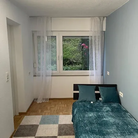 Ruhige Ferienwohnung Mit Schoener Terrasse